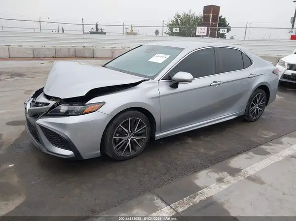 4T1G11AK9NU700435 2022 TOYOTA CAMRY - Image 2