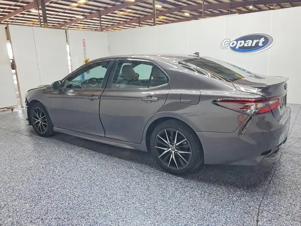 4T1G11AK9NU701438 2022 TOYOTA CAMRY - Image 2
