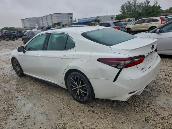 4T1G11AK9NU704632 2022 TOYOTA CAMRY - Image 2