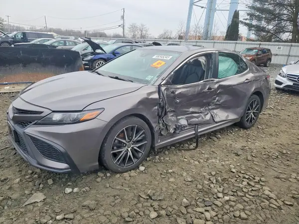 4T1G11AK9NU709023 2022 TOYOTA CAMRY - Image 1