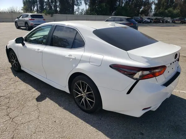 4T1G11AK9NU713718 2022 TOYOTA CAMRY - Image 2