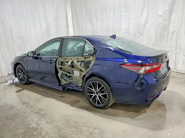 4T1G11AK9NU713802 2022 TOYOTA CAMRY - Image 2