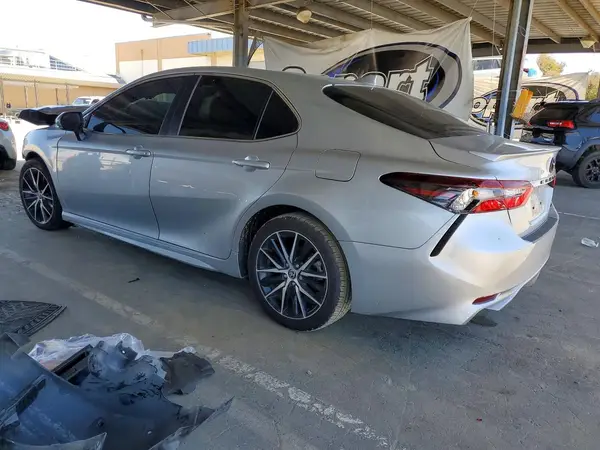 4T1G11AK9NU715761 2022 TOYOTA CAMRY - Image 2