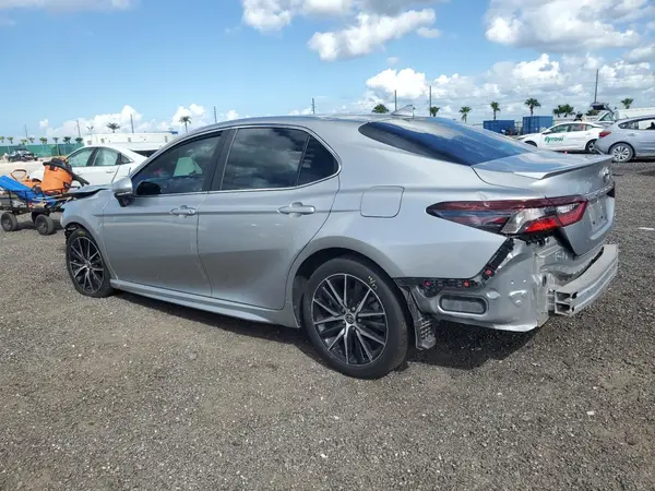 4T1G11AK9NU715999 2022 TOYOTA CAMRY - Image 2