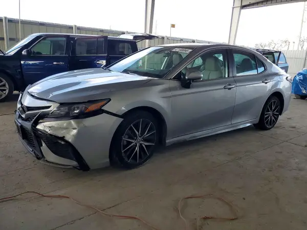 4T1G11AK9NU716215 2022 TOYOTA CAMRY - Image 1