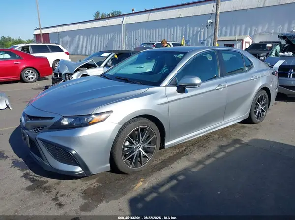 4T1G11AK9NU719261 2022 TOYOTA CAMRY - Image 2