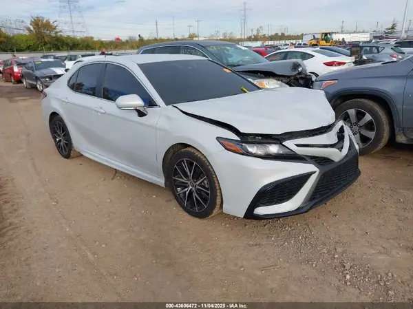 4T1G11AK9RU192344 2024 TOYOTA CAMRY - Image 1