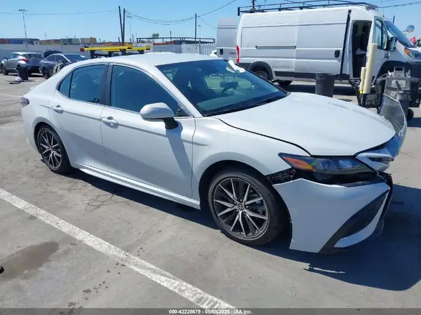 4T1G11AK9RU223706 2024 TOYOTA CAMRY - Image 1