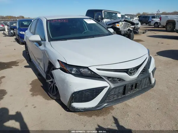 4T1G11AK9RU234687 2024 TOYOTA CAMRY - Image 1