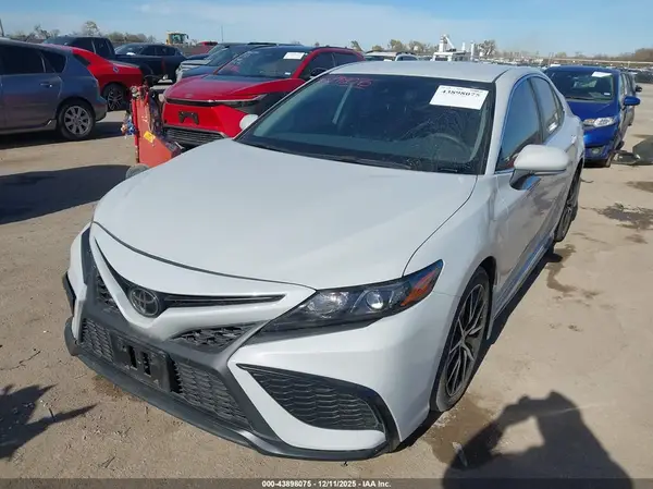 4T1G11AK9RU234687 2024 TOYOTA CAMRY - Image 2