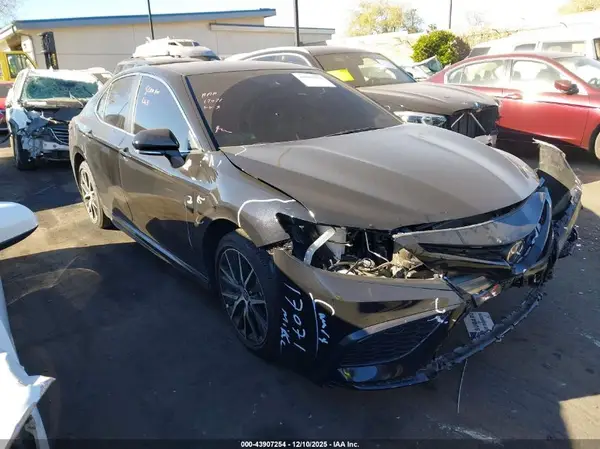 4T1G11AK9RU242109 2024 TOYOTA CAMRY - Image 1