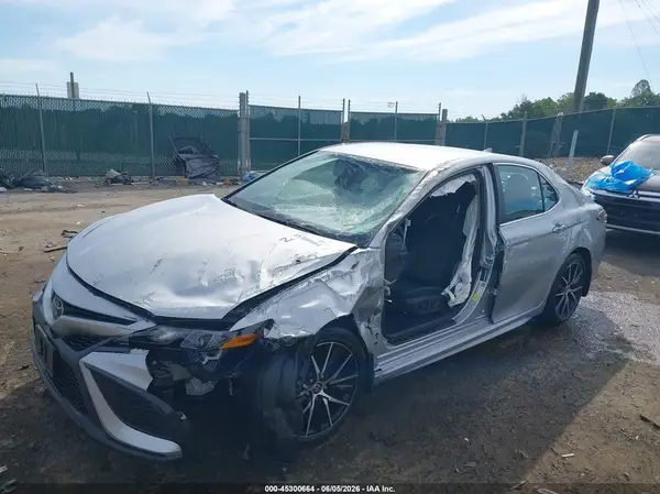 4T1G11AK9RU251859 2024 TOYOTA CAMRY - Image 2