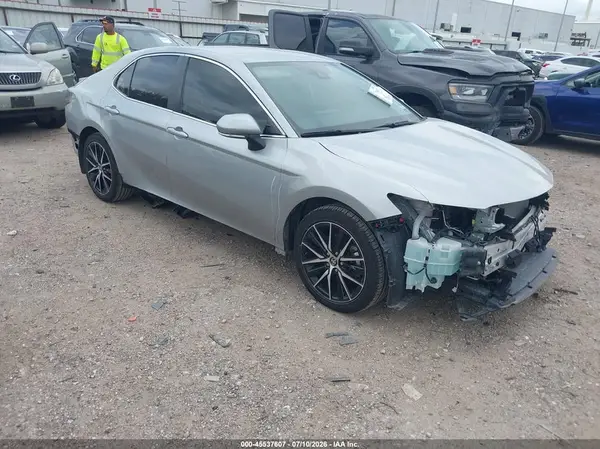 4T1G11AK9RU256916 2024 TOYOTA CAMRY - Image 1