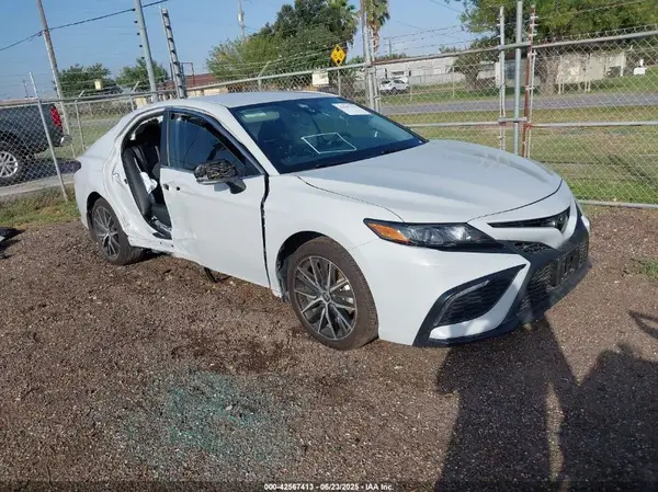 4T1G11AK9RU257516 2024 TOYOTA CAMRY - Image 1