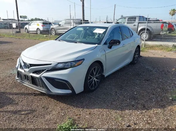 4T1G11AK9RU257516 2024 TOYOTA CAMRY - Image 2