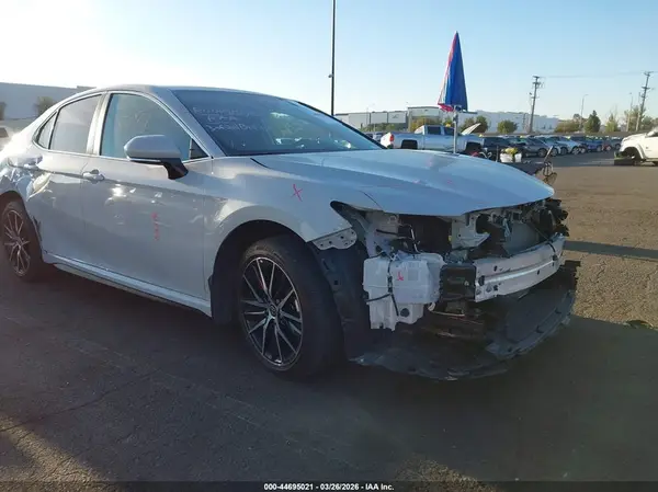 4T1G11AK9RU264708 2024 TOYOTA CAMRY - Image 1