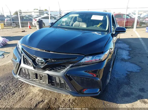 4T1G11AK9RU860627 2024 TOYOTA CAMRY - Image 2