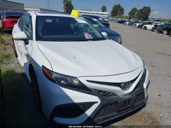 4T1G11AK9RU862040 2024 TOYOTA CAMRY - Image 1