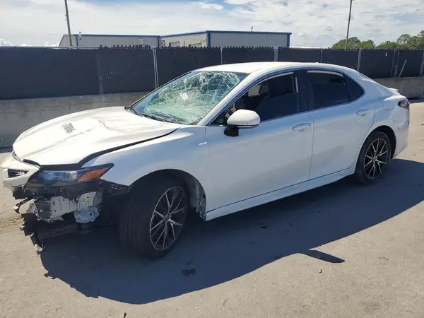 4T1G11AK9RU886953 2024 TOYOTA CAMRY - Image 1