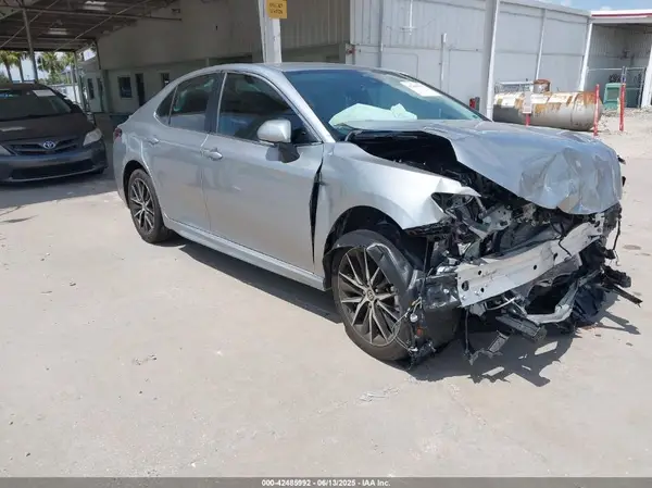 4T1G11AK9RU887181 2024 TOYOTA CAMRY - Image 1