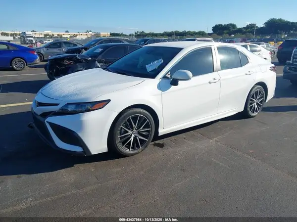 4T1G11AK9RU889044 2024 TOYOTA CAMRY - Image 2