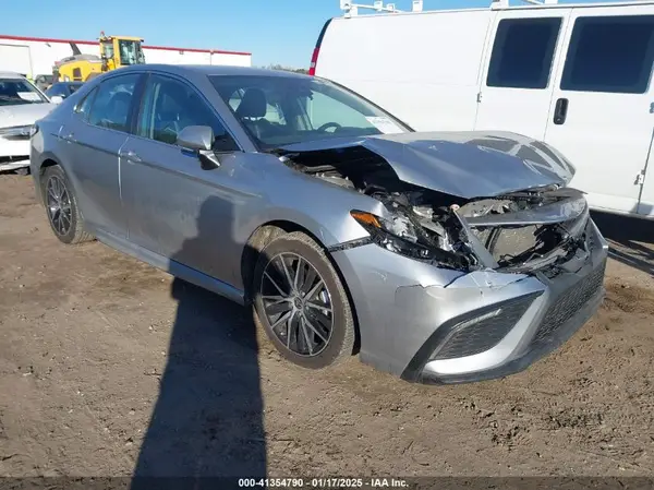 4T1G11AK9RU891120 2024 TOYOTA CAMRY - Image 1
