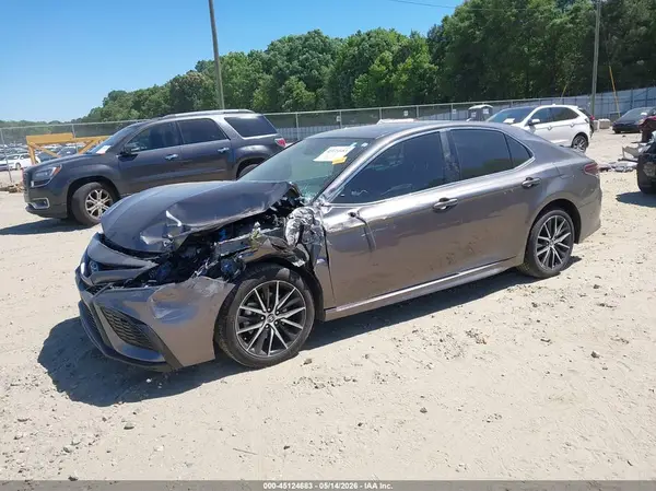 4T1G11AK9RU910877 2024 TOYOTA CAMRY - Image 2
