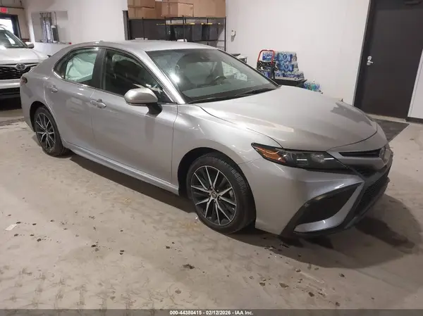 4T1G11AK9RU920387 2024 TOYOTA CAMRY - Image 1