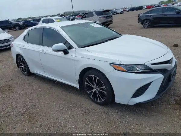4T1G11AKXLU384654 2020 TOYOTA CAMRY - Image 1