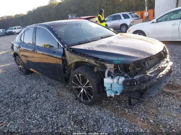 4T1G11AKXLU857095 2020 TOYOTA CAMRY - Image 1