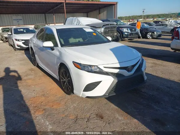 4T1G11AKXLU900575 2020 TOYOTA CAMRY - Image 1