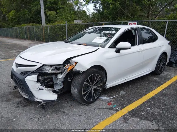 4T1G11AKXLU900947 2020 TOYOTA CAMRY - Image 2