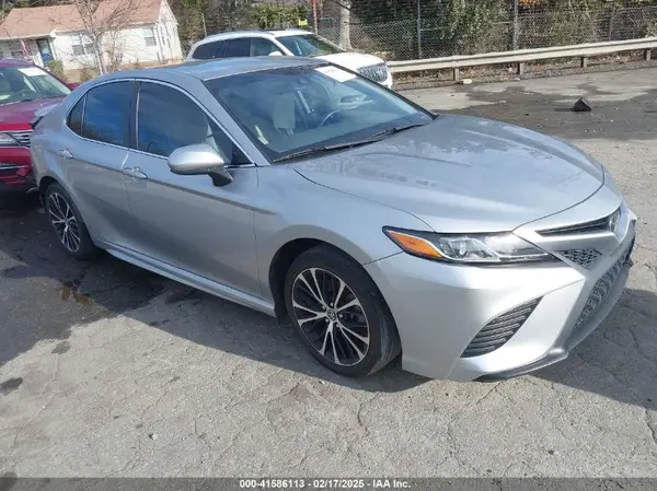 4T1G11AKXLU901242 2020 TOYOTA CAMRY - Image 1