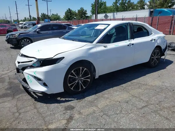 4T1G11AKXLU908403 2020 TOYOTA CAMRY - Image 2