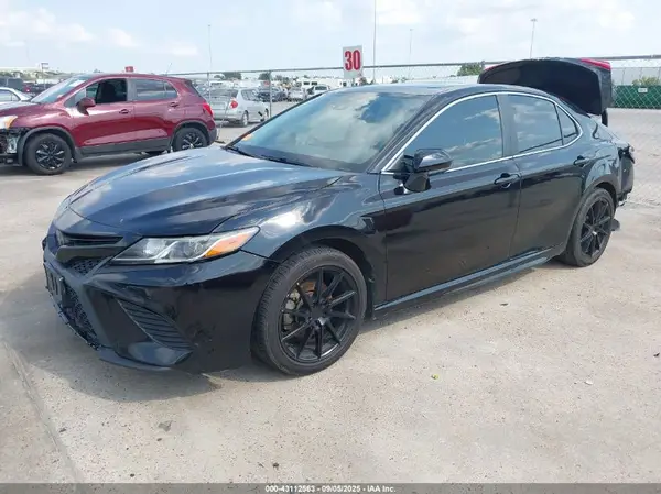 4T1G11AKXLU909860 2020 TOYOTA CAMRY - Image 2