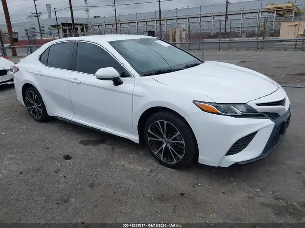 4T1G11AKXLU917862 2020 TOYOTA CAMRY - Image 1