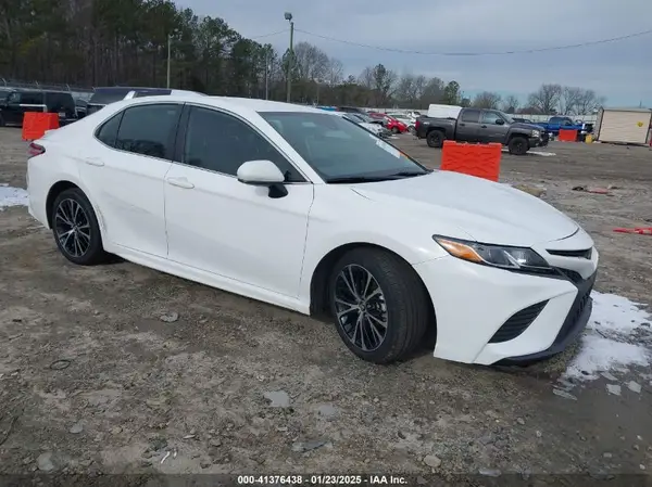 4T1G11AKXLU920633 2020 TOYOTA CAMRY - Image 1