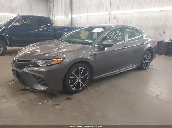 4T1G11AKXLU940347 2020 TOYOTA CAMRY - Image 2