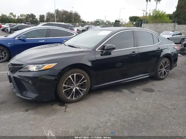 4T1G11AKXLU940493 2020 TOYOTA CAMRY - Image 2