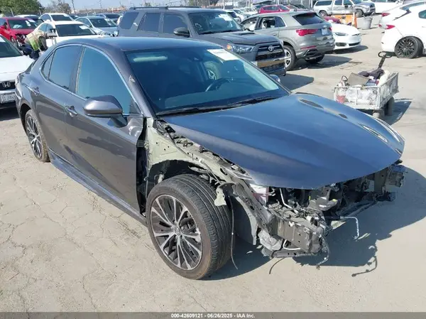 4T1G11AKXLU945290 2020 TOYOTA CAMRY - Image 1