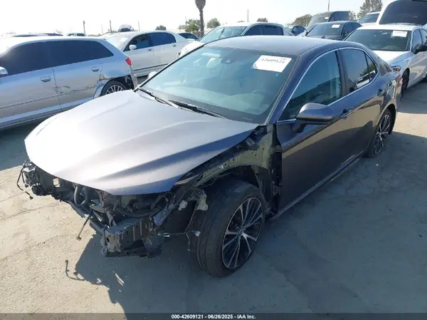 4T1G11AKXLU945290 2020 TOYOTA CAMRY - Image 2