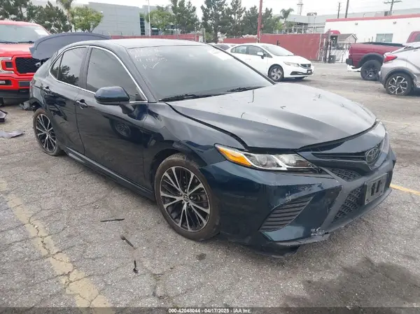 4T1G11AKXLU952045 2020 TOYOTA CAMRY - Image 1