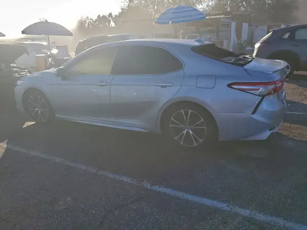 4T1G11AKXLU954667 2020 TOYOTA CAMRY - Image 2
