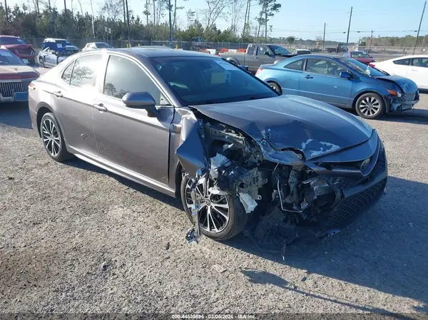 4T1G11AKXLU976233 2020 TOYOTA CAMRY - Image 1