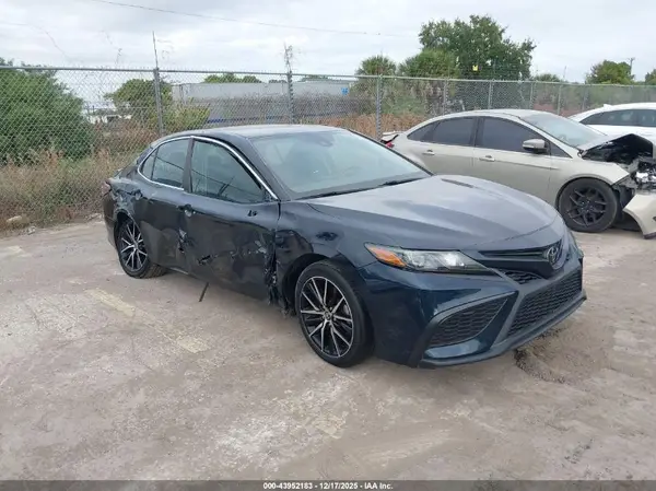 4T1G11AKXMU405598 2021 TOYOTA CAMRY - Image 1