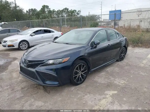 4T1G11AKXMU405598 2021 TOYOTA CAMRY - Image 2