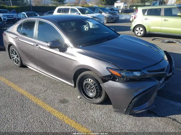 4T1G11AKXMU406041 2021 TOYOTA CAMRY - Image 1