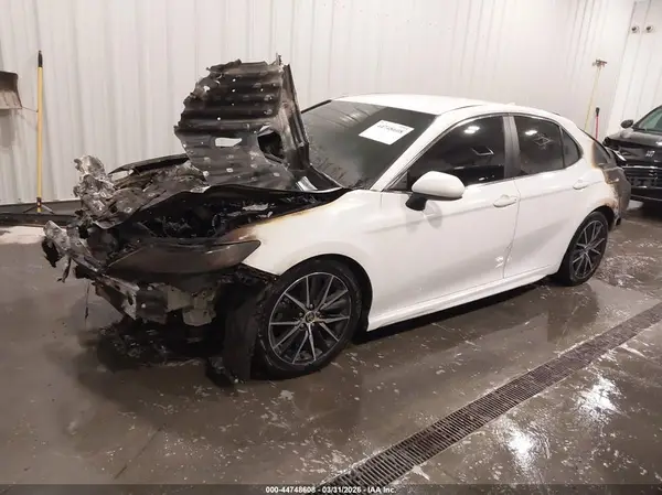 4T1G11AKXMU406573 2021 TOYOTA CAMRY - Image 2