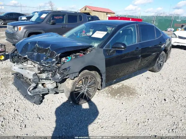 4T1G11AKXMU407156 2021 TOYOTA CAMRY - Image 2