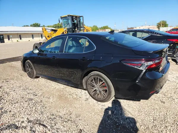 4T1G11AKXMU409277 2021 TOYOTA CAMRY - Image 2